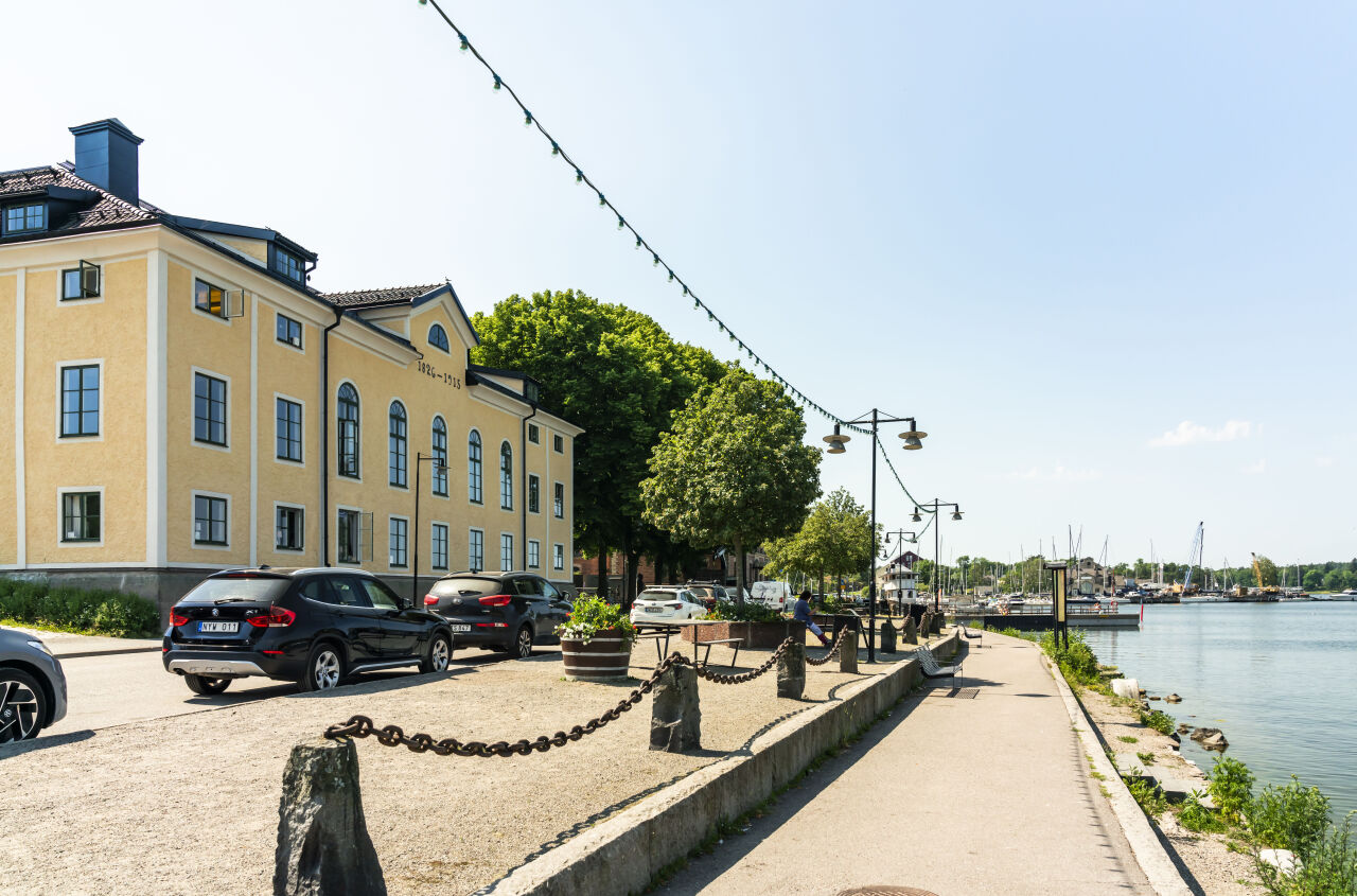 Kontorshotell precis vid vattnet i Gustavsbergs hamn